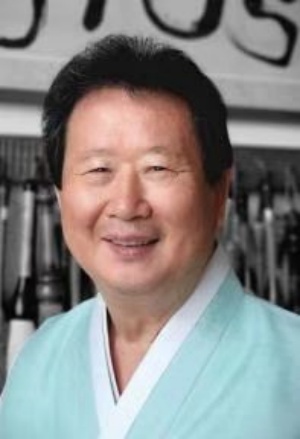全国千人书画展名家  国际书法家协会主席---韩国郑道准 。